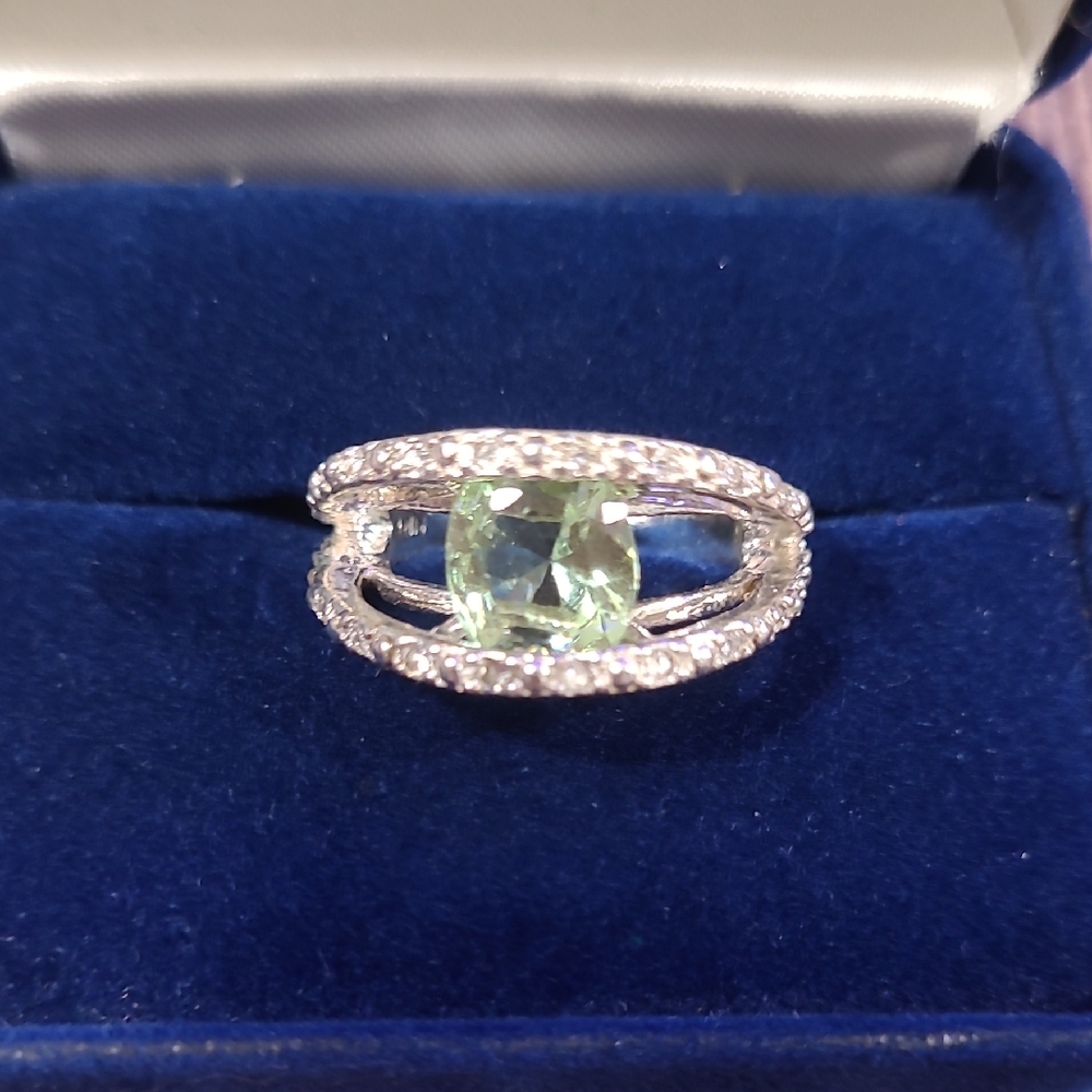 "Envy Me" Cocktail Ring by Avon Glows